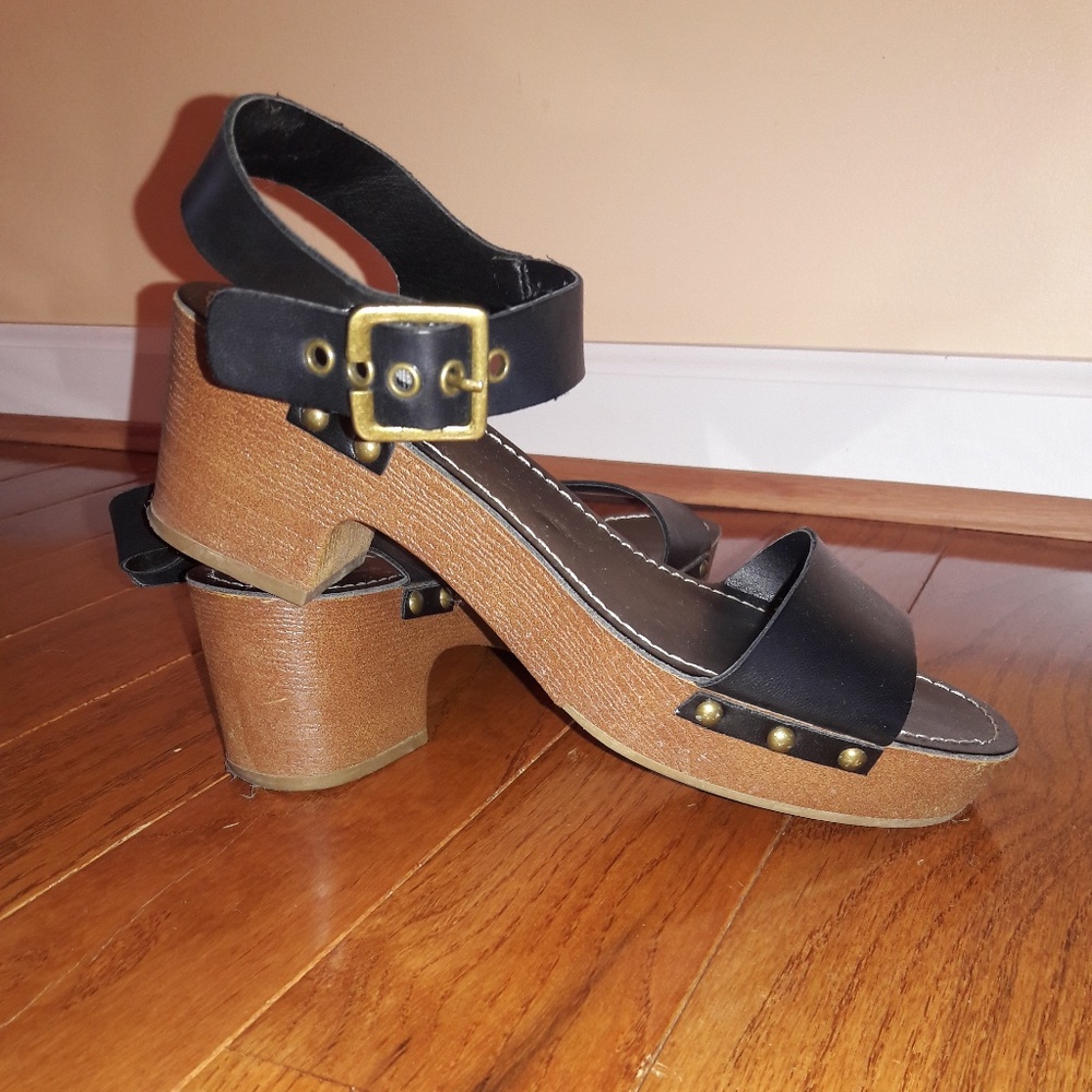 American Eagle Sandals